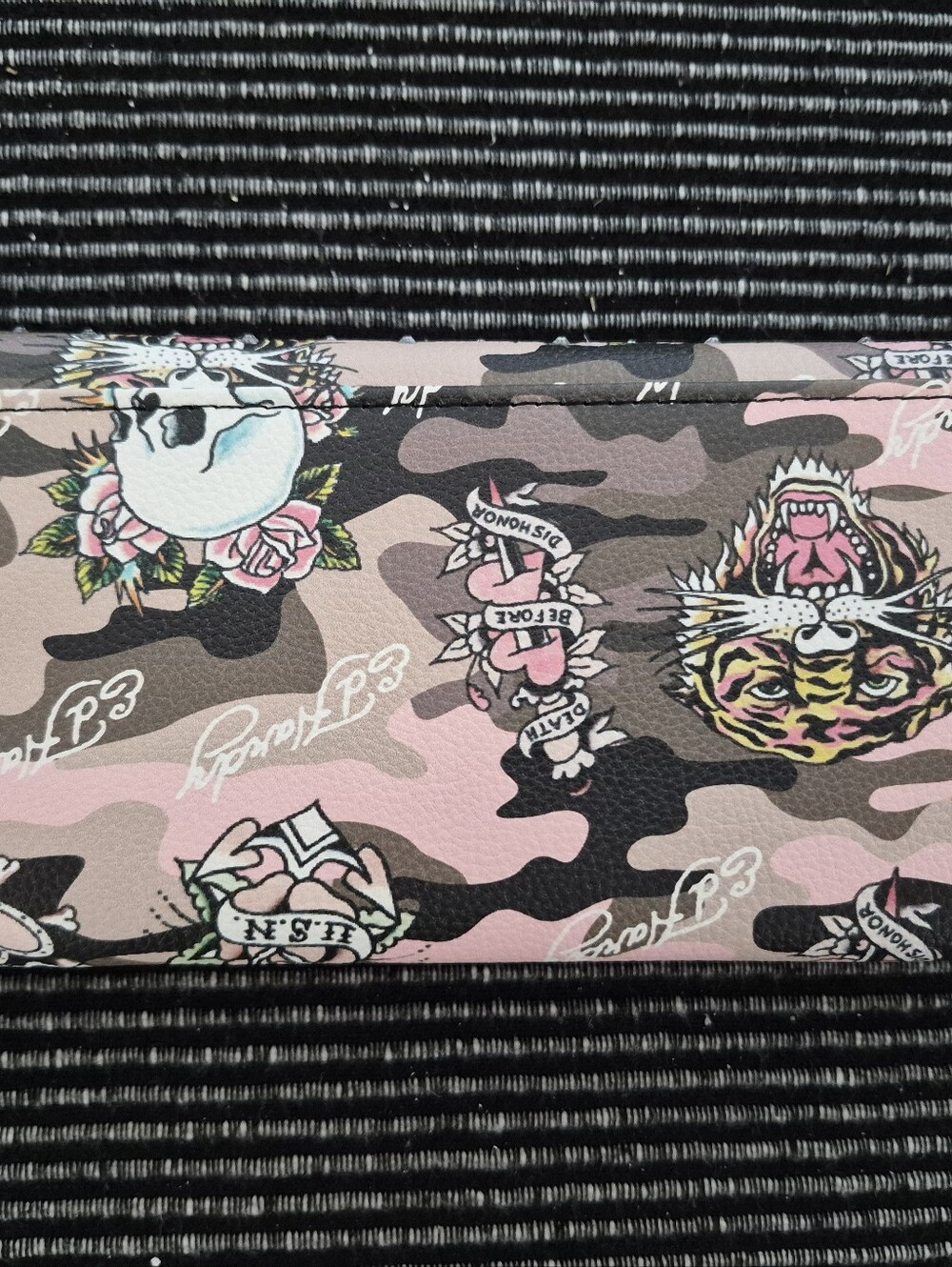 Ed Hardy Wallet - Picture 3 of 6